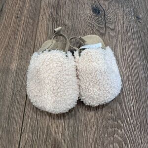 Carter's Cream Sherpa Clogs Baby Walker Shoes 0-3m